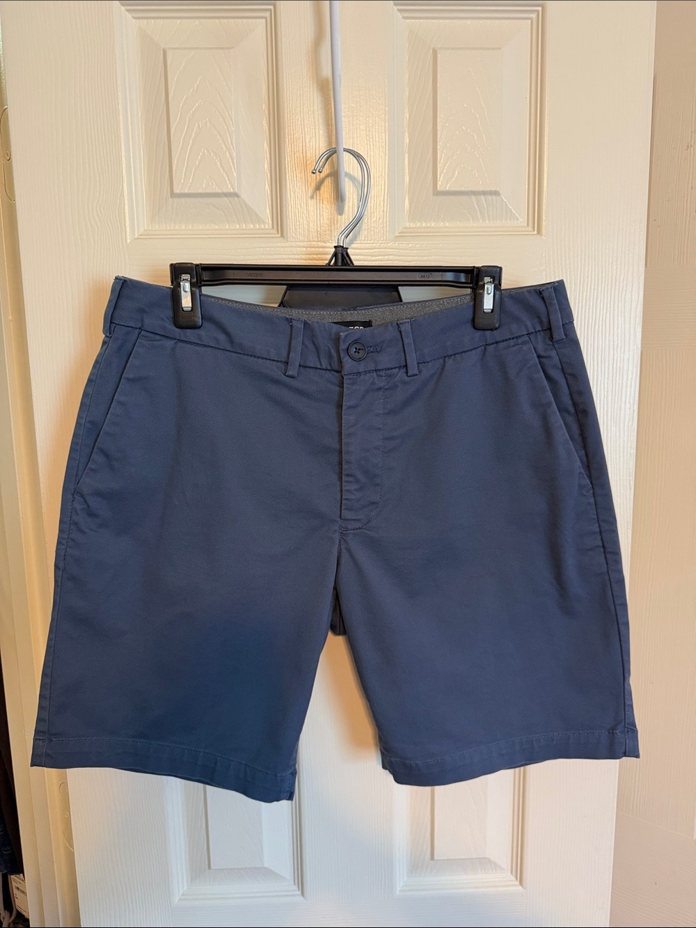 Express men’s short Chino pants
Size waist 31 / 8” Inseam